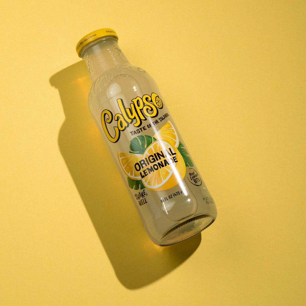 Entdecke den Klassiker: Calypso Original Lemonade! Genieße den erfrischenden Geschmack von sonnengereiften Zitronen, der dir einen Hauch von Sommer mit jedem Schluck verleiht. Perfekt für eine erfrischende Auszeit!