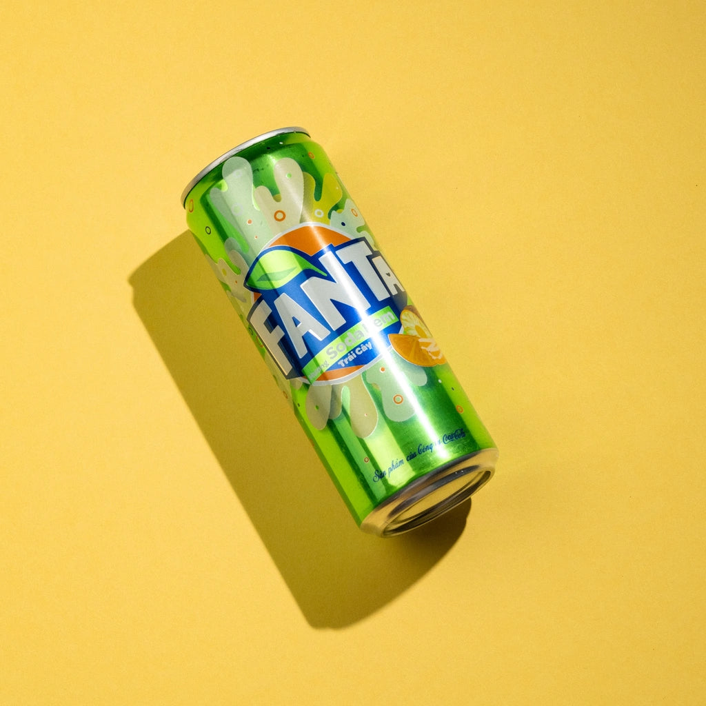 Genieße die exotische Erfrischung von Fanta Soda Kem Tray Cay: Ein erfrischendes Getränk mit dem spritzigen Geschmack von tropischen Früchten, das dir das Gefühl gibt, am Strand zu sein. Perfekt für einen erfrischenden Genuss unter der Sonne!